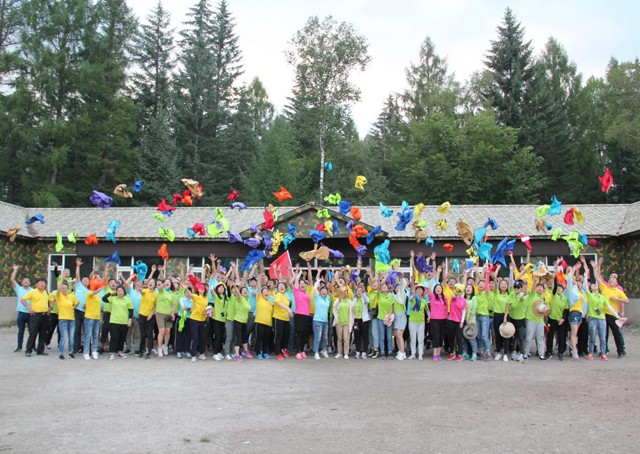 尊龙抖圈官网2018年度拓展训练成功在长白山白溪拓展基地进行